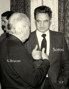 Silviu-Brucan-si-George-Soros-la-sediul-GDS-ian-1990-Foto-Emanuel-Parvu-2